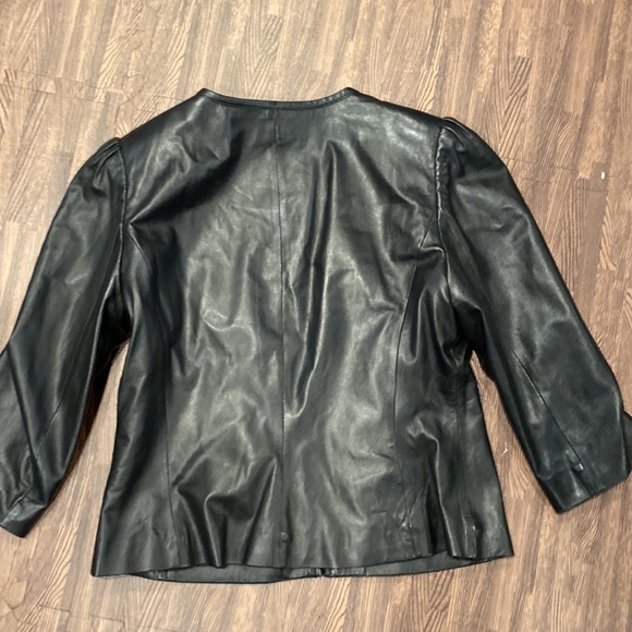 Womens Leather zip front jacket, ruched at front. 3/4 length sleeves.SZ 6 - Picture 3 of 7